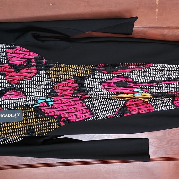 Dress. - Picture 2 of 3